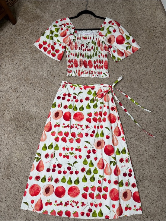 Lisa Says Gah Dresses & Skirts - RARE 🍑🍓🍋‍🟩Lisa Says Gah Fruit-Print Top and matching midi skirt XS